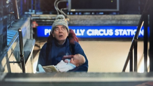 l-8096_men%20vs%20baby_piccadilly%20circus_0.JPG