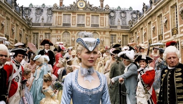 8478_marie%20antoinette_ch%c3%a2teau%20de%20versailles%20-%20marble%20court_0.jpg