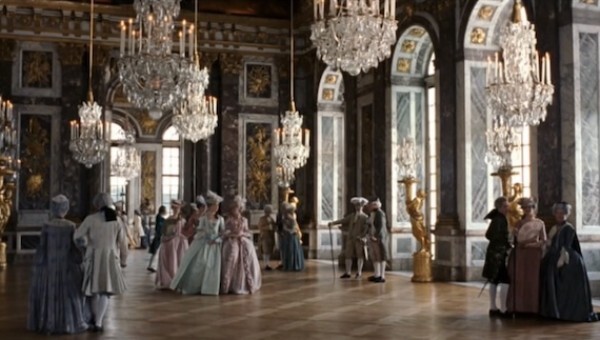 8480_marie%20antoinette_ch%c3%a2teau%20de%20versailles%20-%20galerie%20des%20glaces_0.jpg