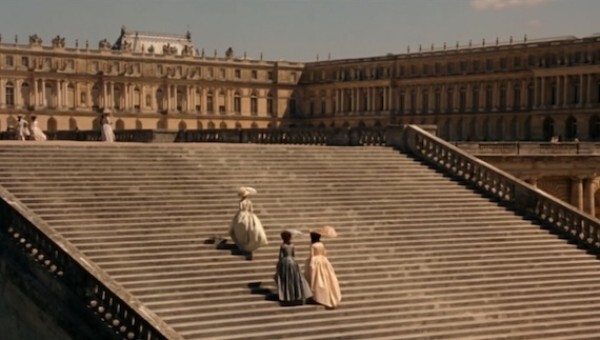 8483_marie%20antoinette_ch%c3%a2teau%20de%20versailles%20-%20steps%20in%20jardin_0.jpg