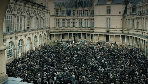 8494_les%20miserables_ch%c3%a2teau%20de%20fontainebleau%20-%20cour%20ovale_0.jpg